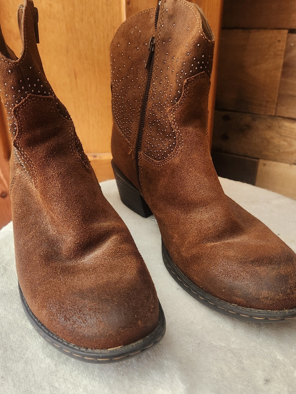 Born B.Ø.C Brown Suede Western Booties With Leather Studs Ankle Boots Size 10 - Picture 7 of 16
